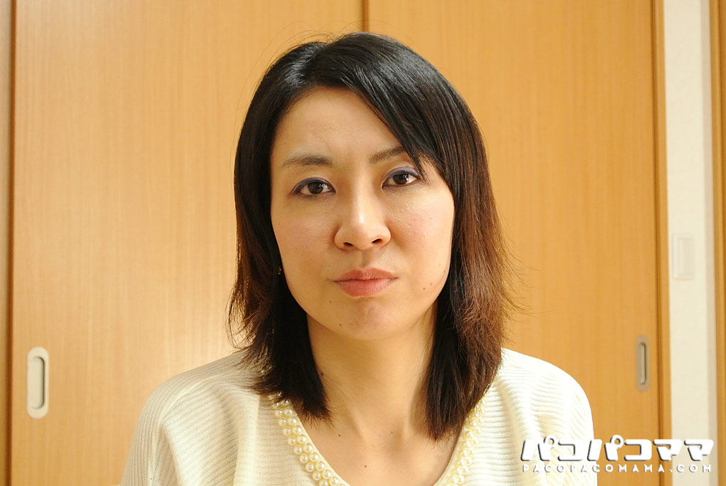  玄関先でスッポンポン12 ?配達業者の男と玄関で即H淫乱妻?