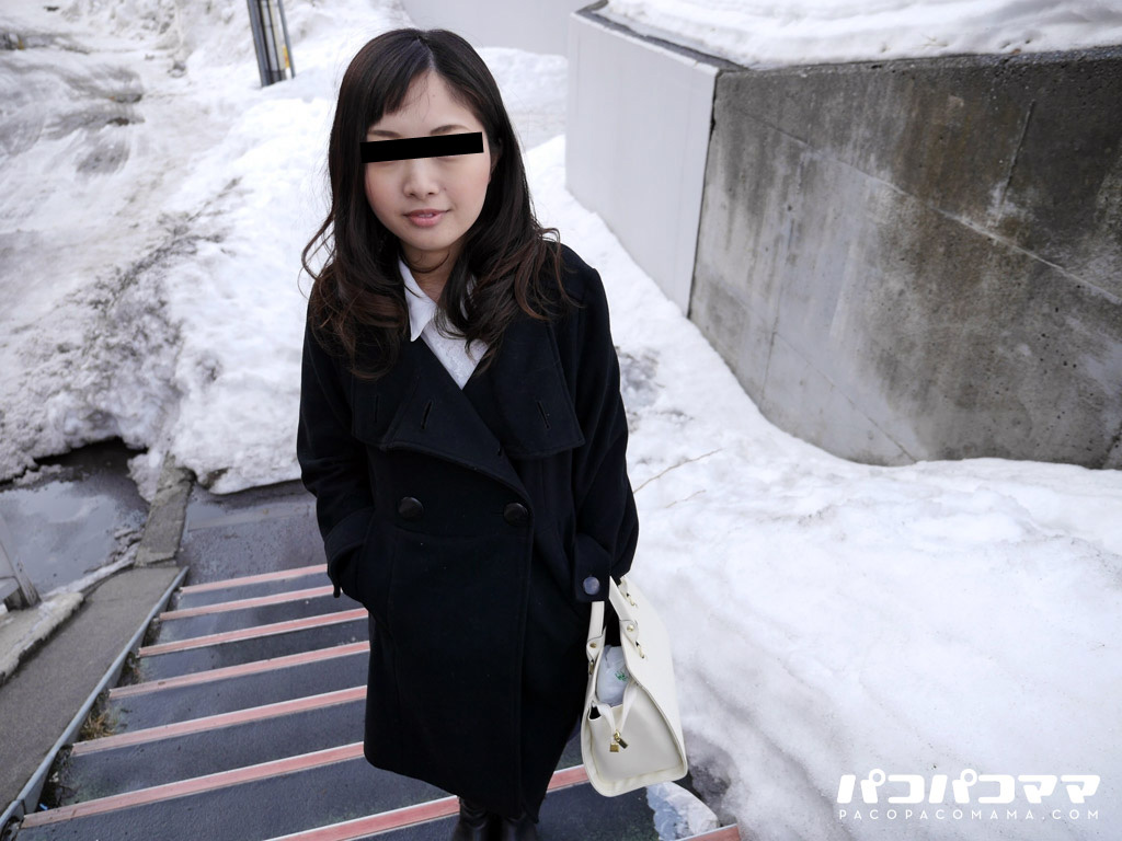  小悪魔若妻の小さな尻の穴