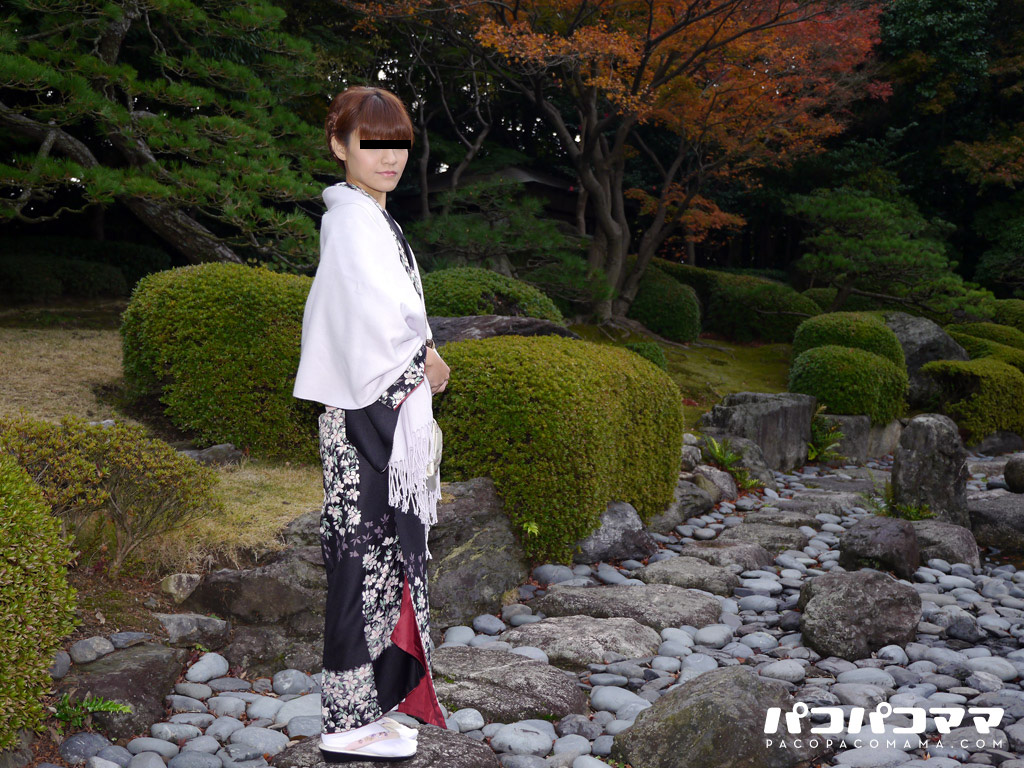  正装したら、某お笑い怪獣の娘に見えてきた人妻