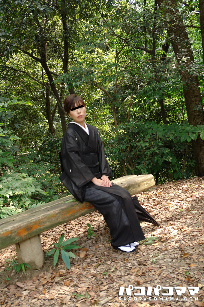  喪服パイパン未亡人